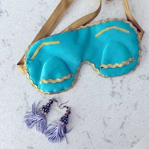 Holly Golightly Sleeping mask and earrings